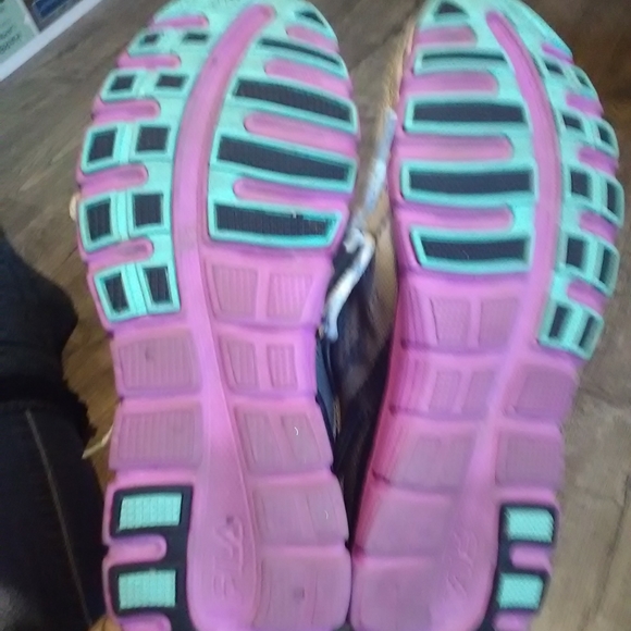 Fila running shoes. - Picture 2 of 5